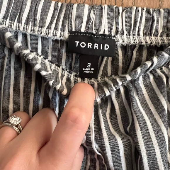 New Torrid Strapless Striped Top - Picture 6 of 6